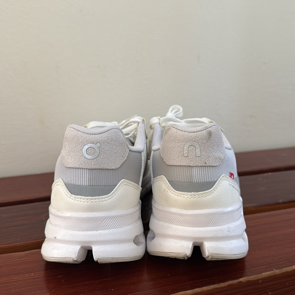 On Running Barely Worn Shoe - image 3